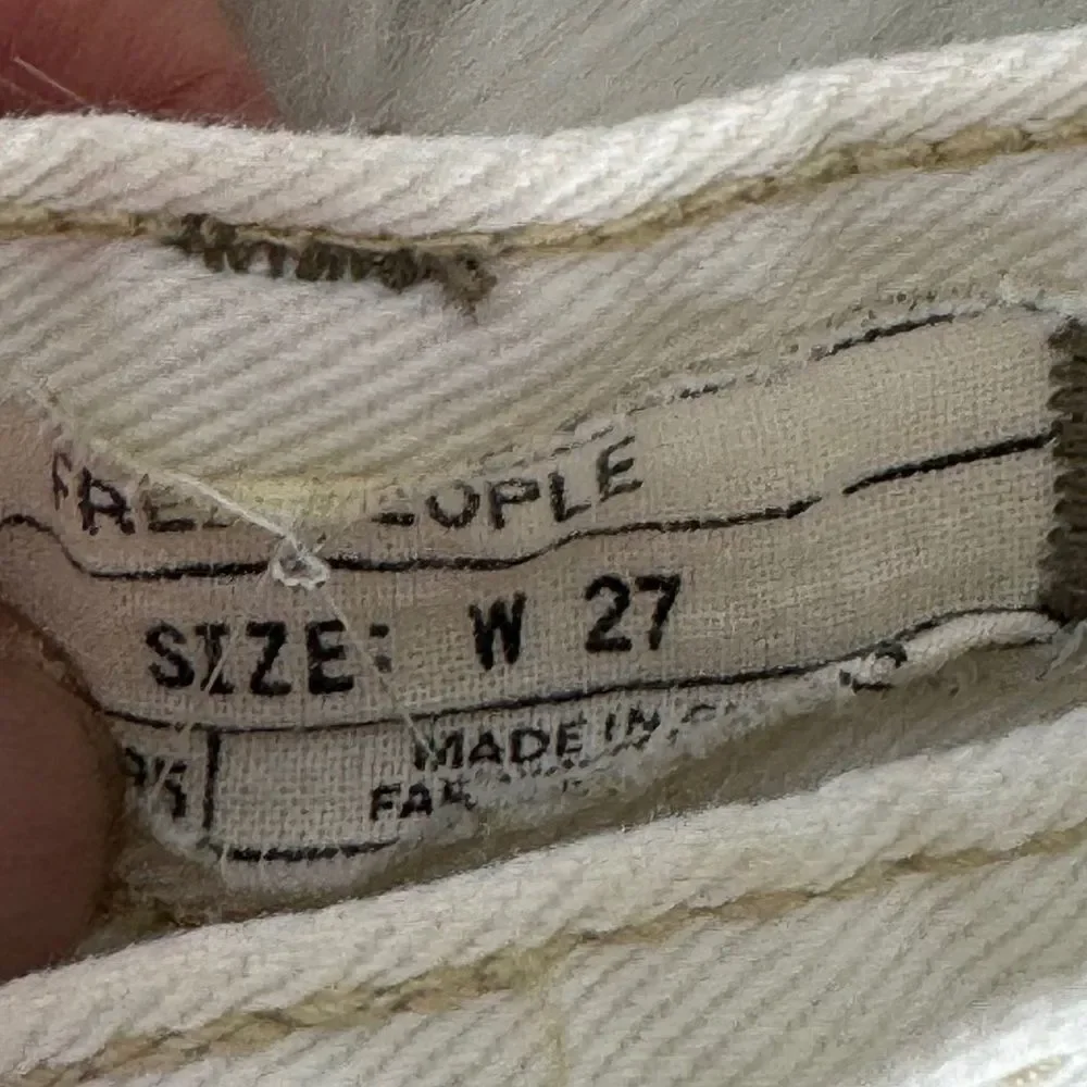 Free People White Distressed Denim Cutoff Shorts Sz‎ 27